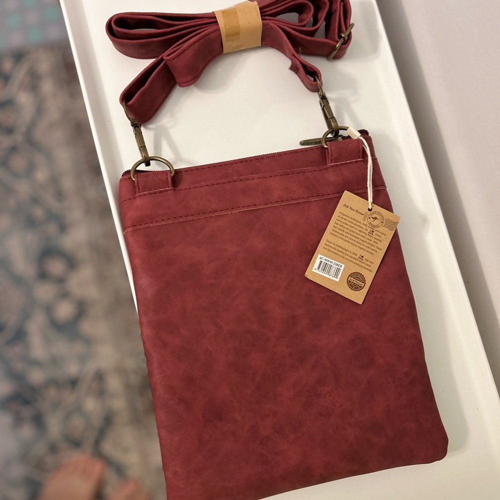Women’s Crossbody Bag in Burgundy -Australian Kangaroo Leather